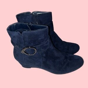 IMPO navy blue suede ankle booties